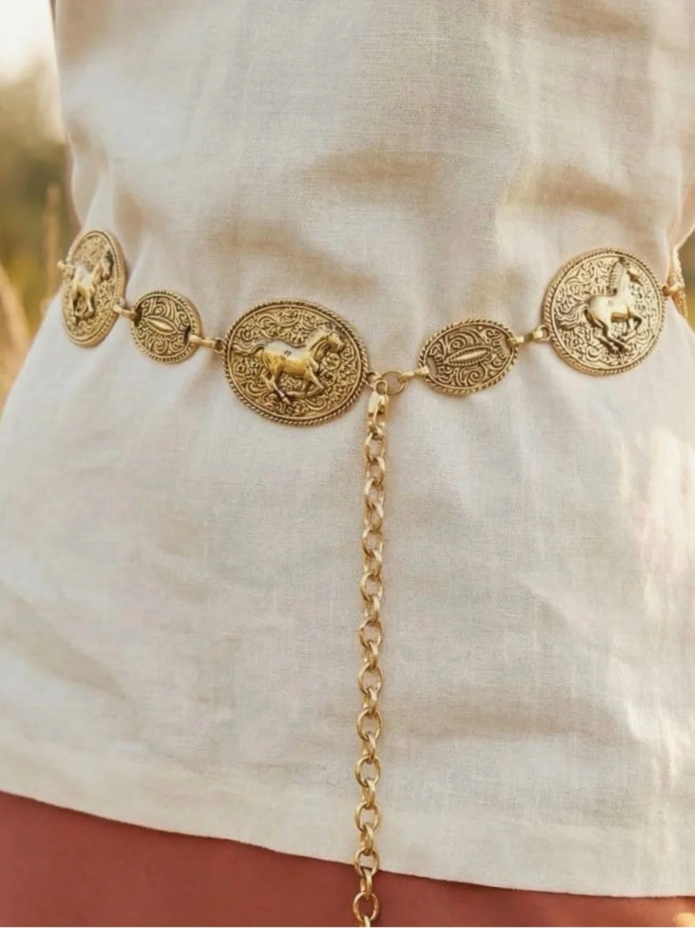 GOLD HORSE & RIDER OVAL MEDALLION CHAIN BELT